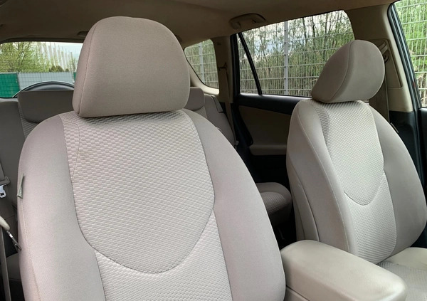 Toyota RAV4 cena 39900 przebieg: 140000, rok produkcji 2006 z Szczucin małe 154